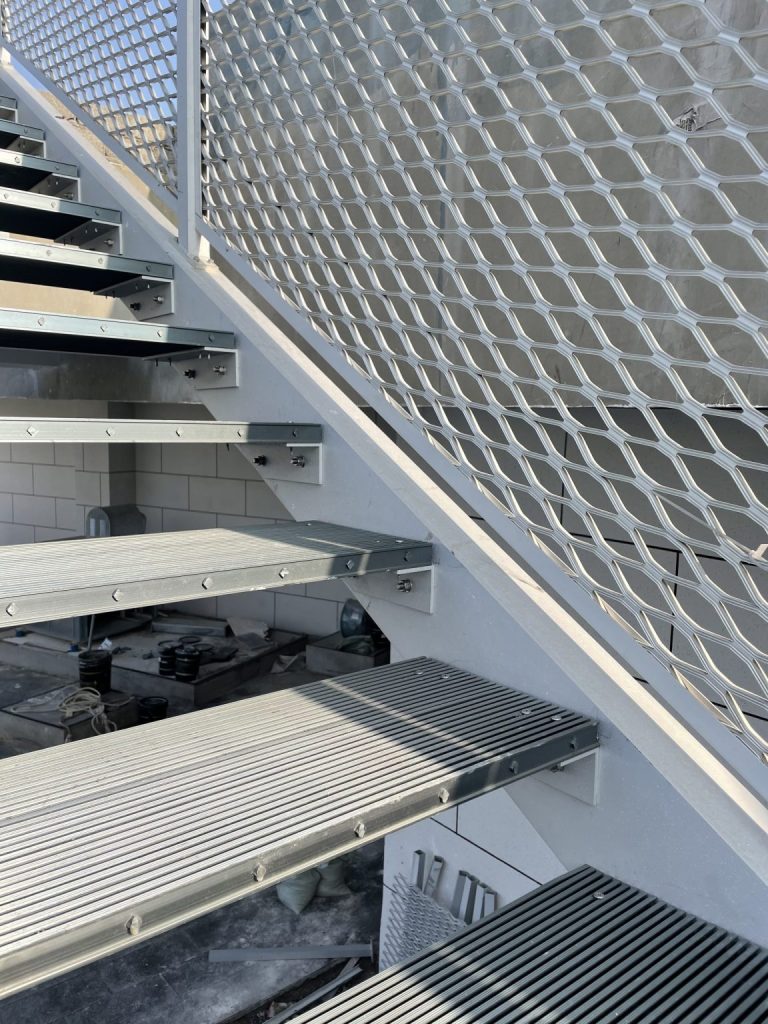 Aluminum Grating: A Lightweight Solution for Cross-Industry Applications 2 2023013003074093 scaled 1 1152x1536 1