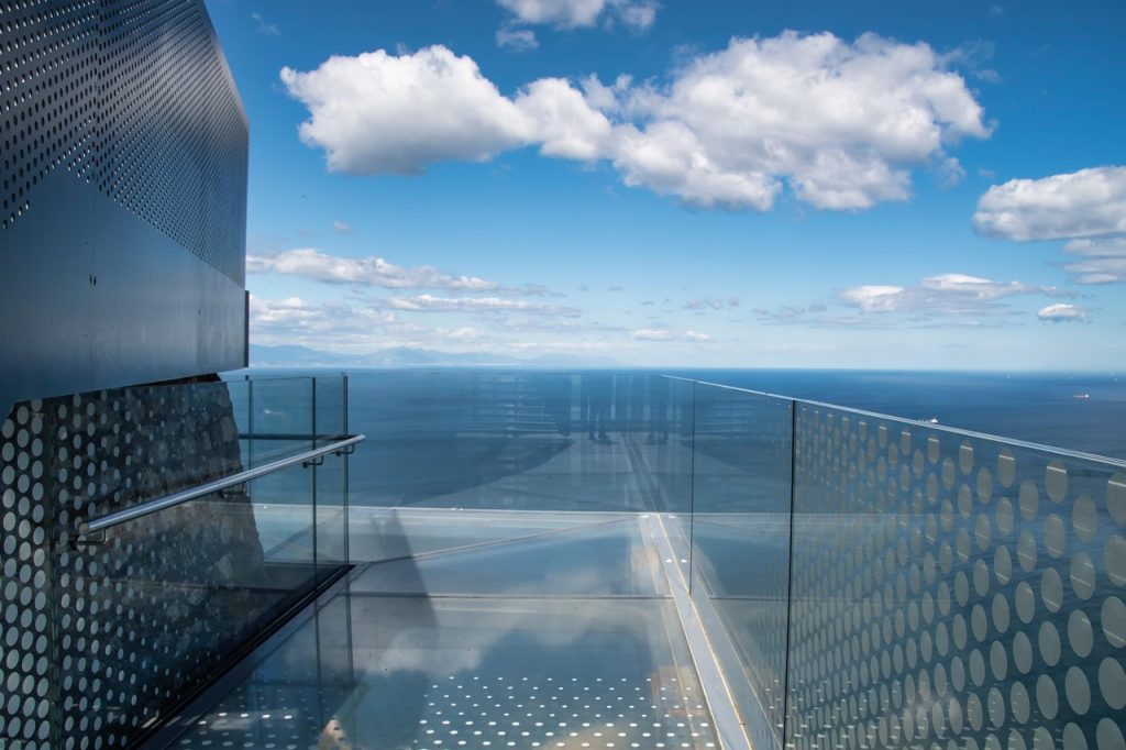 Innovative Applications and Core Advantages of Aluminum Grating in Landscape Walkways 3 crystal 7176362 1280